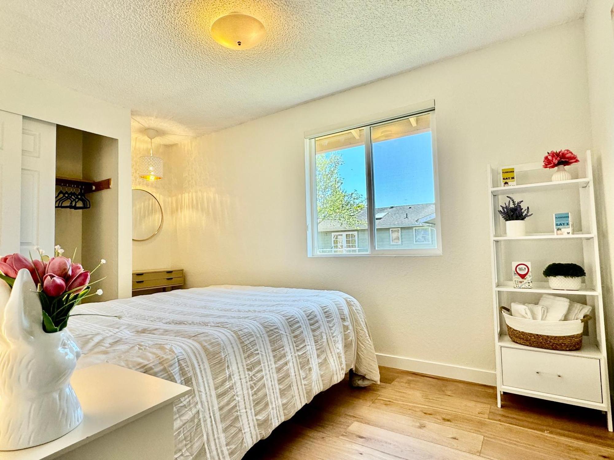 Besa Homestay Near Beach And Seatac Airport - Shared Bathroom With Max 2 Guests Des Moines Bagian luar foto