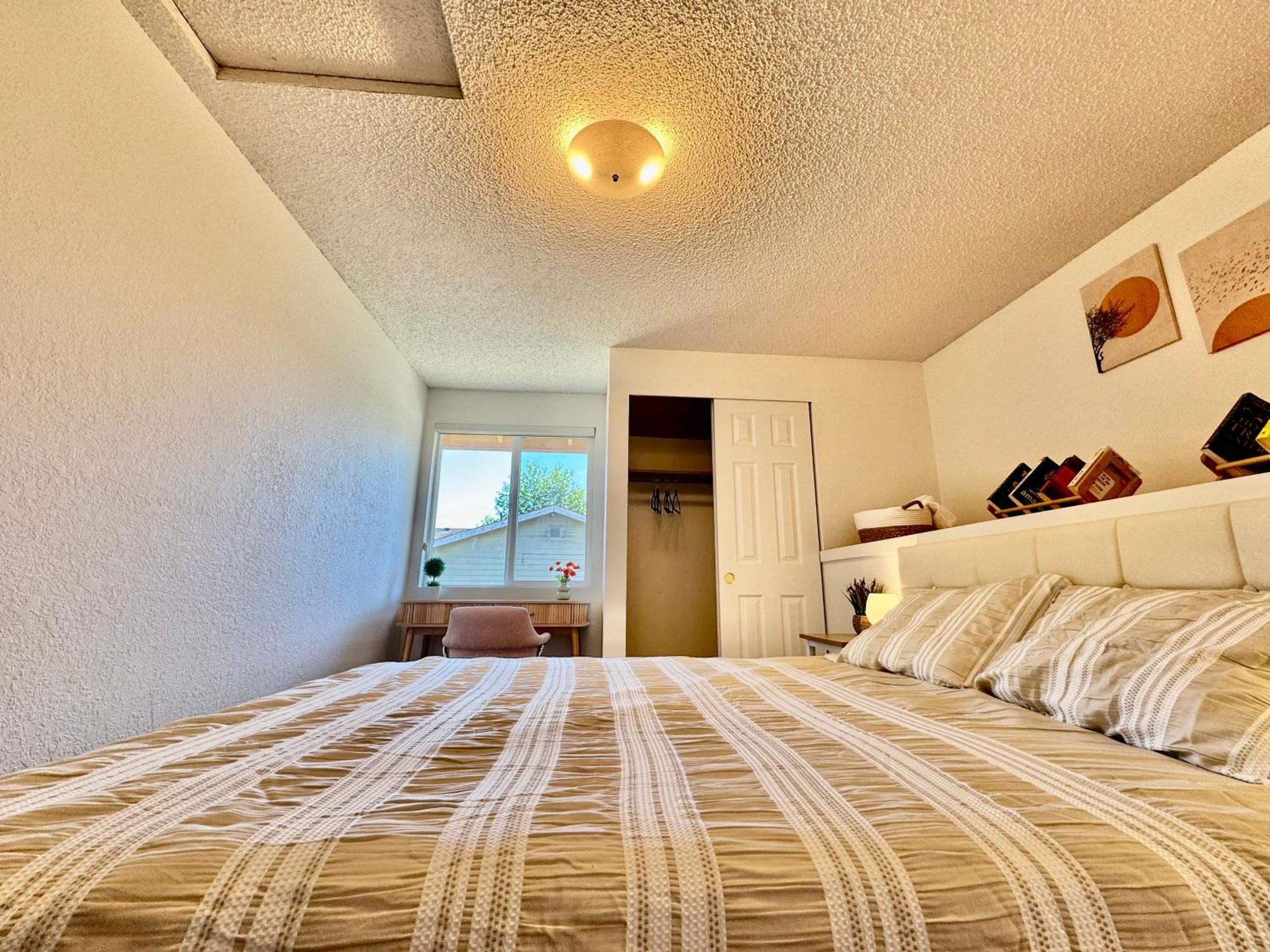 Besa Homestay Near Beach And Seatac Airport - Shared Bathroom With Max 2 Guests Des Moines Bagian luar foto