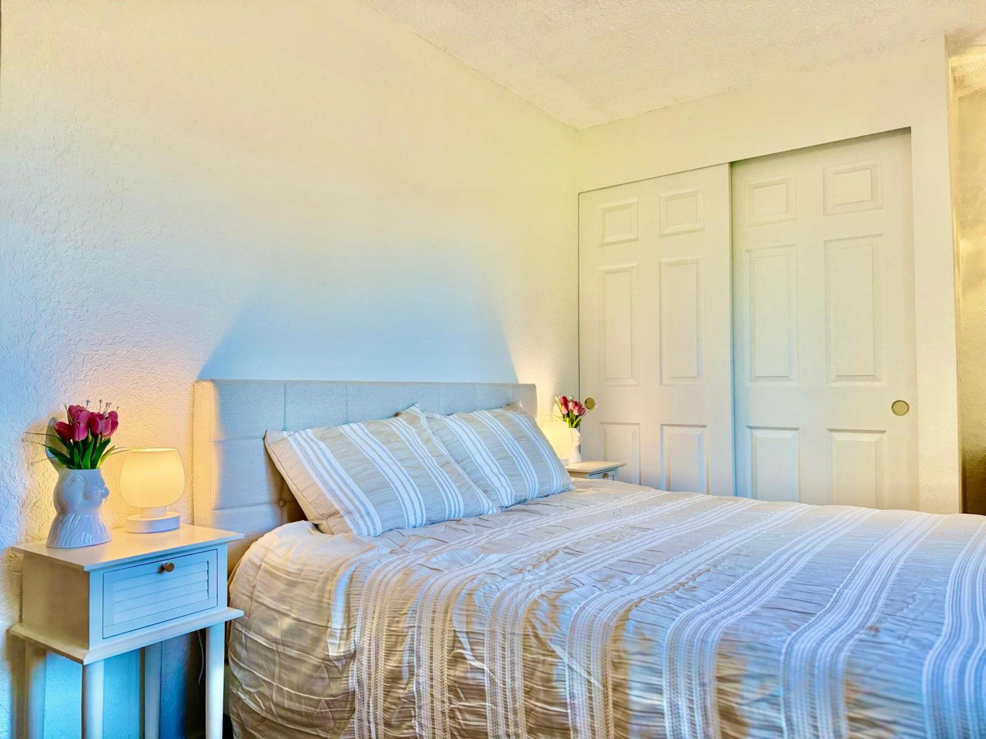 Besa Homestay Near Beach And Seatac Airport - Shared Bathroom With Max 2 Guests Des Moines Bagian luar foto