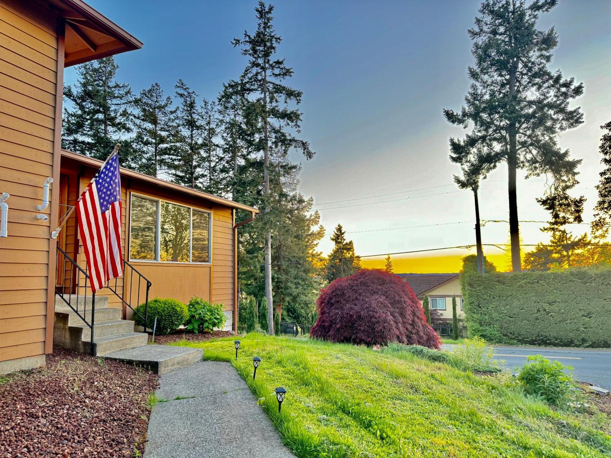 Besa Homestay Near Beach And Seatac Airport - Shared Bathroom With Max 2 Guests Des Moines Bagian luar foto