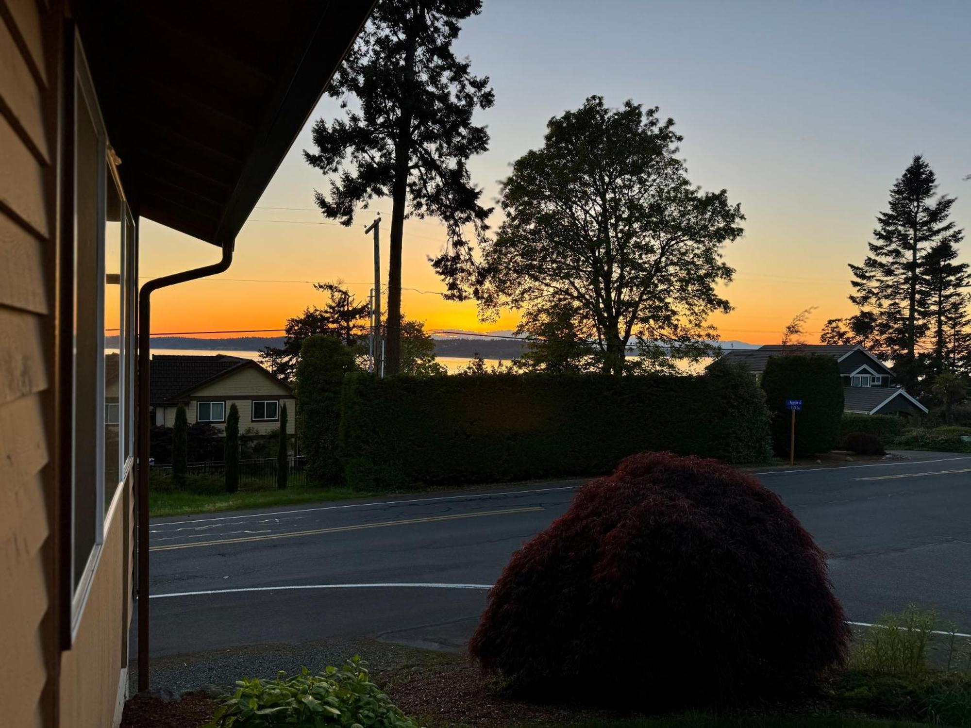 Besa Homestay Near Beach And Seatac Airport - Shared Bathroom With Max 2 Guests Des Moines Bagian luar foto